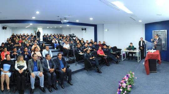 Llama Rector de la UATx a adoptar modelos para transformar la policía en una fuerza más ética y cercana a la comunidad