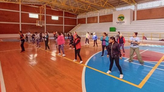 Actívate en las clases gratuitas de zumba en la unidad deportiva de Huamantla