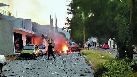 Descarta Sheinbaum terrorismo en Guanajuato tras explosión de coches bomba