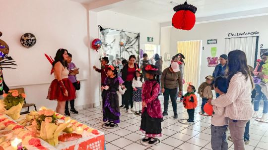 DIF Huamantla promueve tradiciones entre infantes de la UBR con celebración por día de muertos