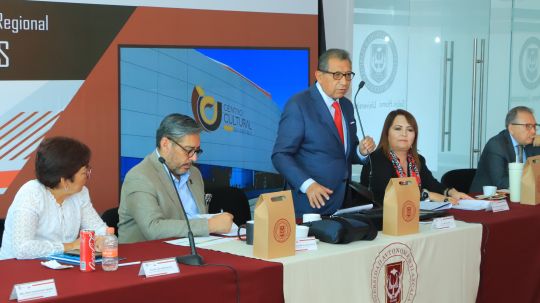 Rector de la UATx recibe reconocimiento por su liderazgo en la Región Centro-Sur de ANUIES