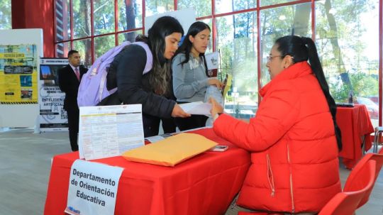 Recibe la UATx a mil 500 visitantes en su 4ª Feria Profesiográfica