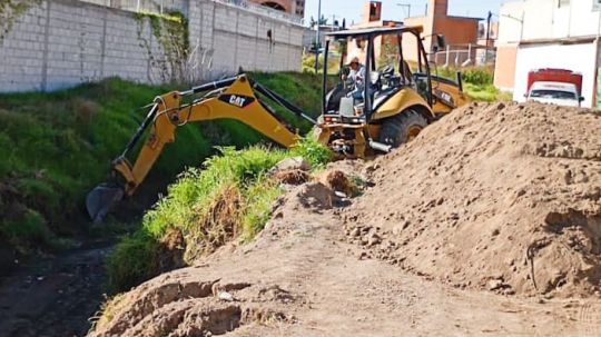 Desazolva Capamh el canal Niños Héroes para proteger a la población de socavones