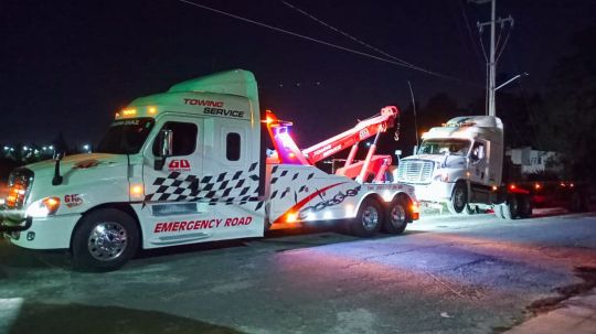 Atiende policía municipal de Huamantla percance entre tren y tractocamión en carretera a Xalpatlahuaya