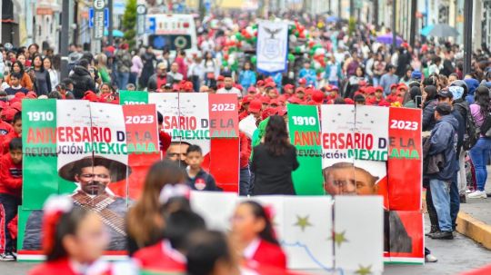 Preside Salvador Santos Cedillo el desfile conmemorativo al 114 aniversario de la revolución mexicana