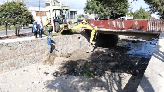 Atiende Capamh avería en drenaje ubicado en bulevar Cuamanco