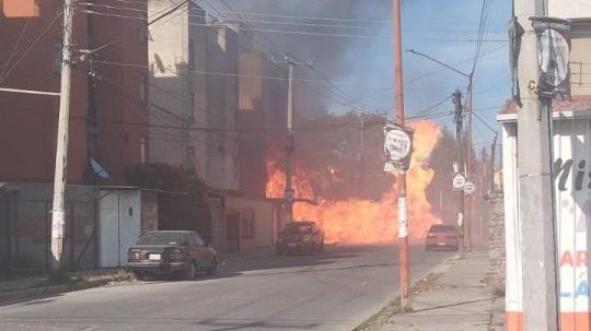 Calcinadas mueren mujer de 22 y su hija de un año tras incendio de pipa