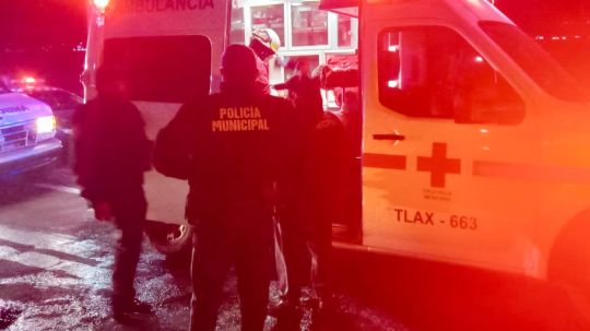 Protección civil de Huamantla atiende a dos menores lesionados tras accidente vehicular