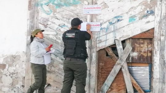 Clausuran autoridades municipales y estatales taller mecánico por falta de documentación y medidas de seguridad