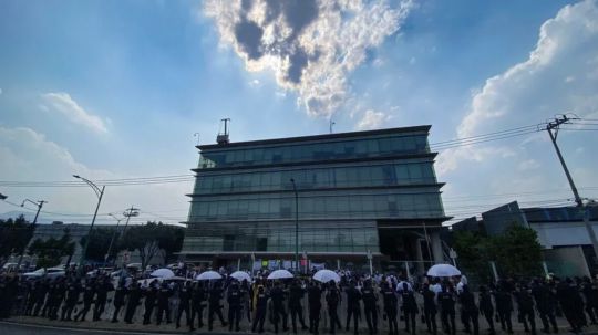 Personal de Secretaría Anticorrupción toma posesión de edificio del INAI