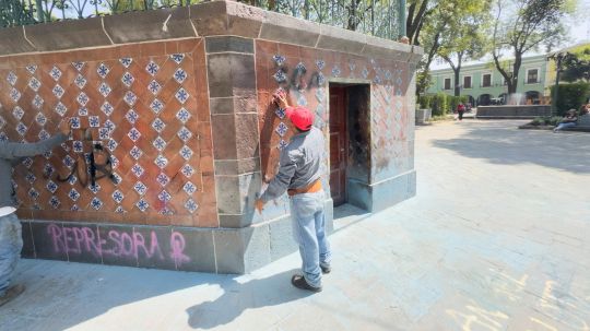 Trabaja personal del Ayuntamiento de Tlaxcala en la rehabilitación del centro histórico de Tlaxcala