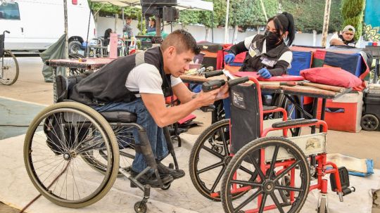 SMDIF Huamantla y Club Rotary mejoran la movilidad de personas a través del programa enchúlame la silla