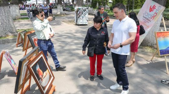 Reconoce asociación Jardín del Arte al presidente Alfonso Sánchez por devolverles espacio en Plaza de la Constitución