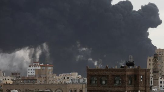 Israel ataca la capital de Yemen tras ordenar su evacuación
