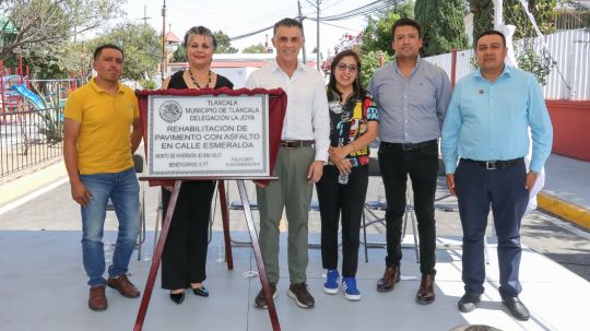 Cumple Alfonso Sánchez compromiso con La Joya y entrega la calle Esmeralda
