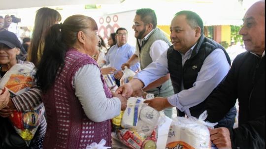 Denuncian trabajadores municipales posibles irregularidades en compra de despensas en Apizaco