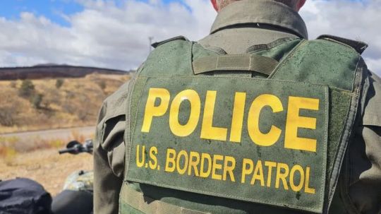 Bajo asedio racista: Comunidad migrante en Arizona sufre de acoso por parte de autoridades