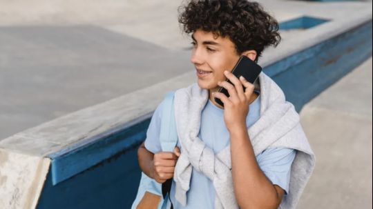 México alcanza 100 millones de usuarios de internet, pero persisten desigualdades
