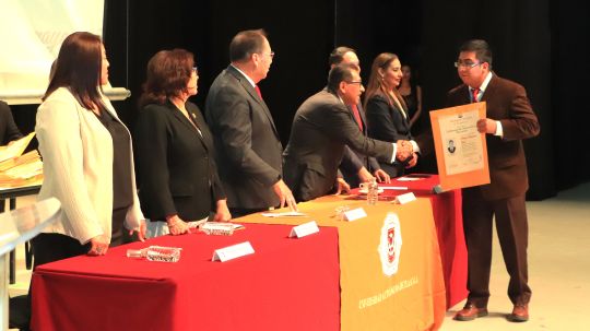Concluye segunda jornada de entrega de títulos profesionales a egresados de la UATx