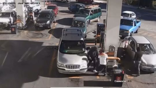 Asaltan a mano armada gasolinera de Chiautempan, crece inconformidad de pobladores con presidenta por inseguridad