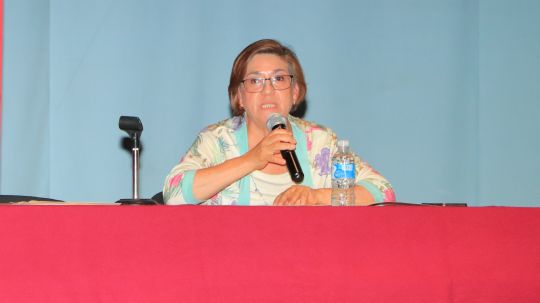 Especialista de la UATx dialoga con estudiantes de secundaria sobre factores de riesgo que desestabilizan a las familias