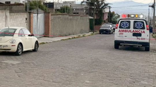 Policía de Huamantla y protección civil atienden hallazgo de masculino suspendido a estructura fija