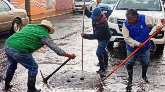 Áreas del ayuntamiento de Huamantla dan respuesta inmediata a la población ante fuerte lluvia de esta tarde