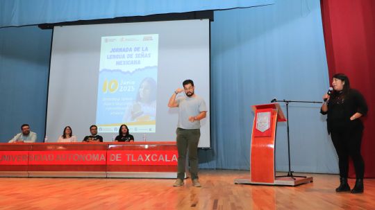 La UATx promueve y forma en la diversidad lingüística