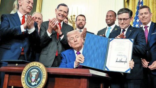 Por sentido común, Trump frena cacería de migrantes en granjas y hoteles