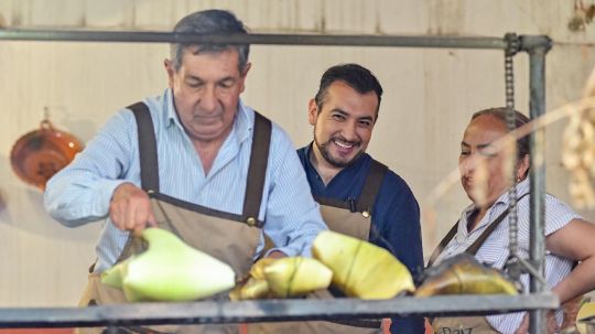 Con la receta de Pollo al Meyolote concluye en Huamantla con éxito la primera temporada de la serie Sabor y Raíz