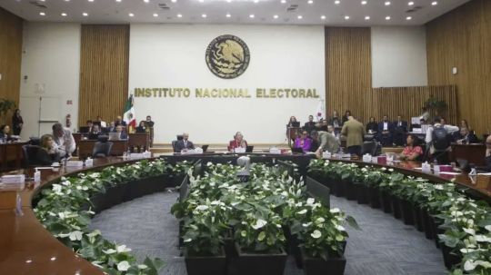 Consejero pide al INE no declarar la validez de la elección por acordeones que guiaron los resultados
