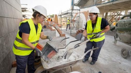 Mujeres tlaxcaltecas agarran la cuchara en la construcción: crece 18% su participación