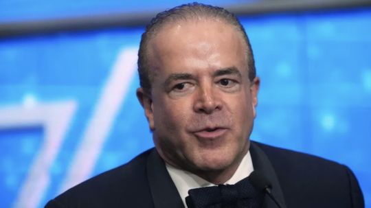 Emiten orden de aprehensión en contra de Raúl Rocha, dueño de Miss Universo, por tráfico de armas de fuego