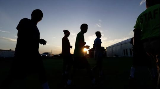 EU triplica a 3 mil dólares la ayuda para los migrantes que se autodeporten