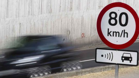 Conductores tlaxcaltecas enfrentarán multas de hasta 2 mil 375 pesos por exceso de velocidad en Puebla