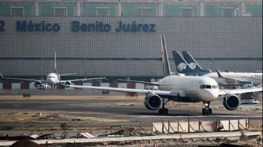 AICM reanuda operaciones tras pausa por presencia de neblina