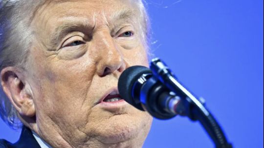 Trump exige negociaciones inmediatas para adquirir Groenlandia; descarta usar la fuerza