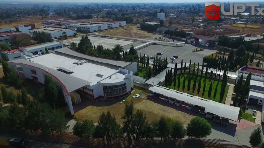 Venta de alcohol sin control en inmediaciones de la UPTx pone en riesgo a jóvenes