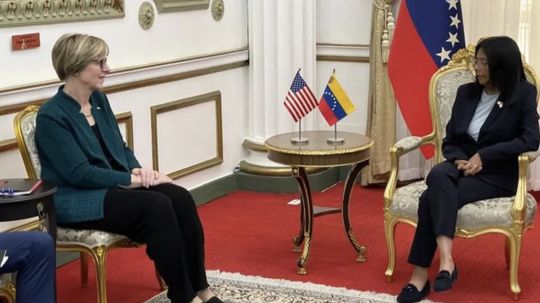 Delcy Rodríguez se reúne con la nueva encargada de negocios de EU en Venezuela