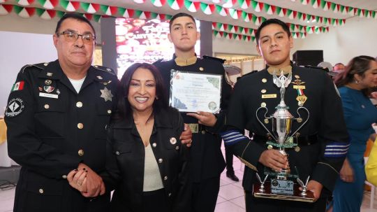 Gobernadora Lorena Cuéllar asiste al 113 aniversario del ejército; recibe respaldo de las fuerzas armadas en Tlaxcala