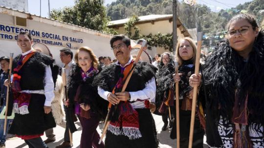 Entre marimba y bastones de mando, la SCJN avala autogobierno indígena