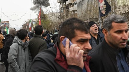 Al menos un muerto tras bombardeo de EU e Israel durante marcha en Teherán