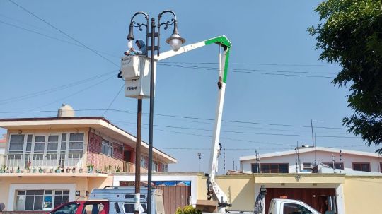 Brigadas Huamantla Brilla Más atienden reportes de luminarias en la Plazuela de Jesús