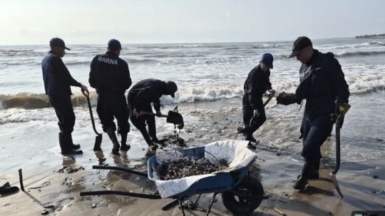 Gobierno refuerza acciones contra derrame de hidrocarburo en el Golfo de México