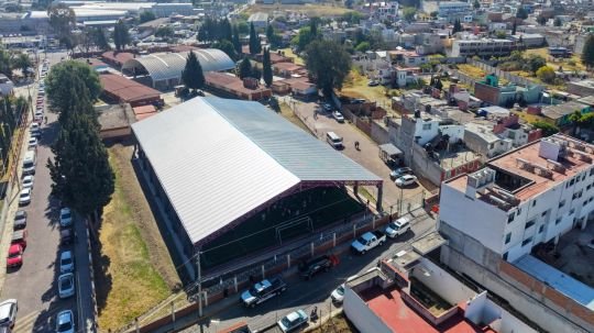 Gobernadora entrega nueva techumbre en beneficio de más de mil 200 alumnos de Chiautempan