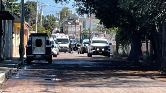 Querían lincharlo por atropellar a dos motociclistas y huir, policías lo rescatan en Tepetitla