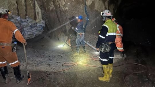 Se cumplen 180 horas de trabajo continuo para rescatar a mineros atrapados en Santa Fe, Sinaloa