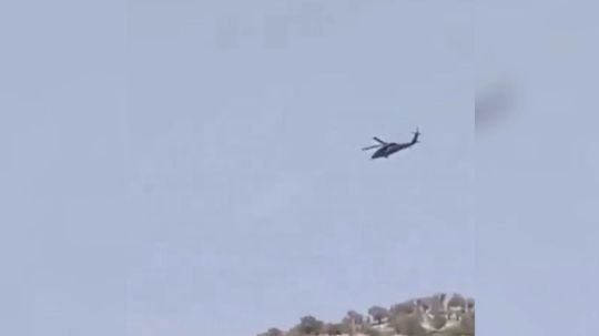 Impactan helicóptero de EU durante rescate de piloto de caza derribado en Irán