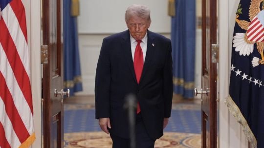 Trump afirma que atacará centrales energéticas y puentes de Irán el martes si no reabre estrecho de Ormuz