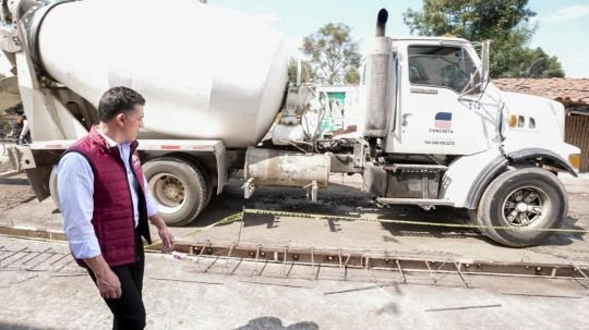 Alcalde Alfonso Sánchez supervisa avances de obra en calle Francisco I. Madero de Acuitlapilco